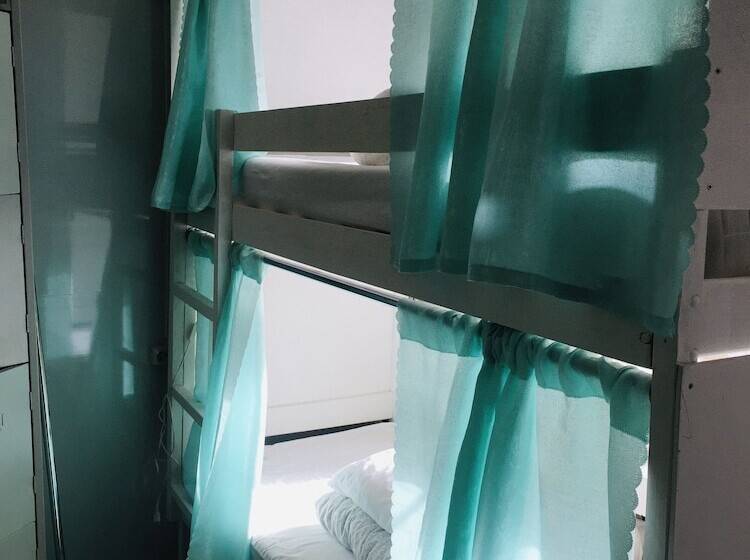 تختخواب در اتاق مشترک, Pasternak Hostel