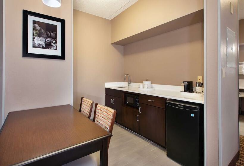 Люкс, Hampton Inn & Suites Clevelandairport/middleburg Heights