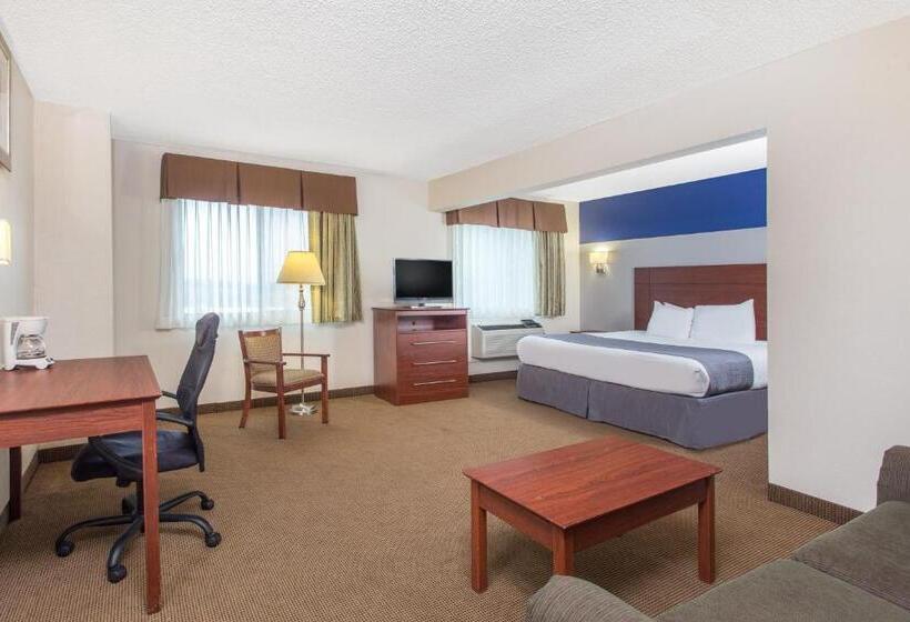 Deluxe Suite King Bed, Baymont By Wyndham Dubuque