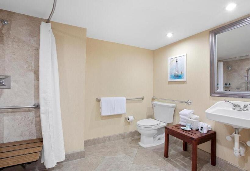 适合残疾人士使用的带超级大床的标准间, Opal Key Resort & Marina