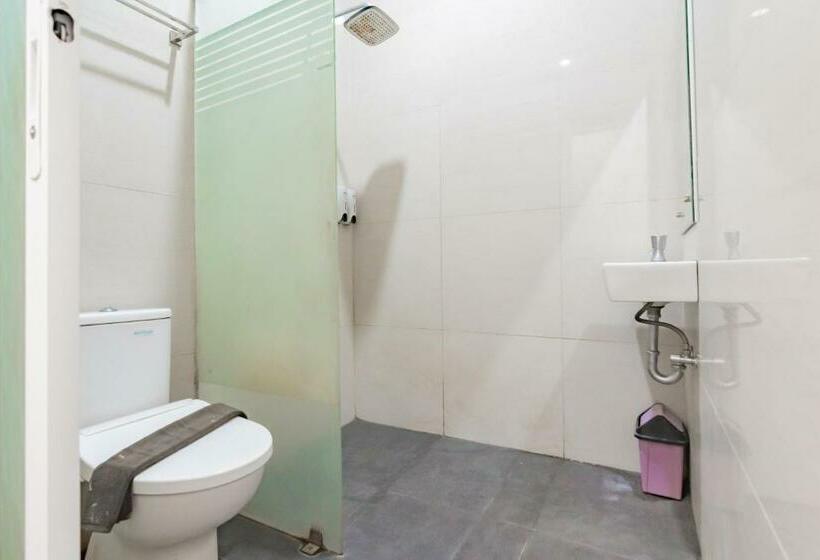 Номер Deluxe, Reddoorz Plus @ Point Phila Cihampelas