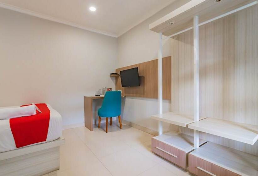 Номер Стандарт, Reddoorz Plus @ Point Phila Cihampelas