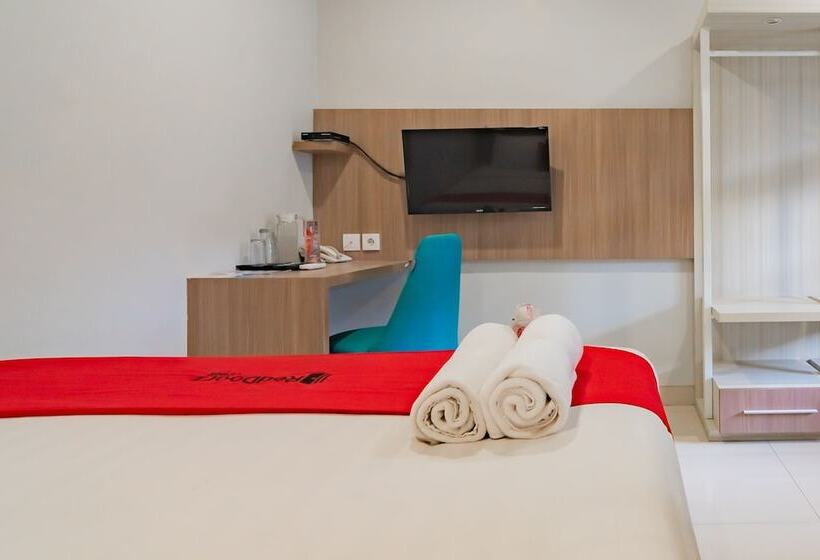 Номер Стандарт, Reddoorz Plus @ Point Phila Cihampelas