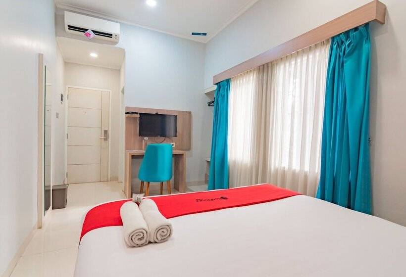 Номер Deluxe, Reddoorz Plus @ Point Phila Cihampelas