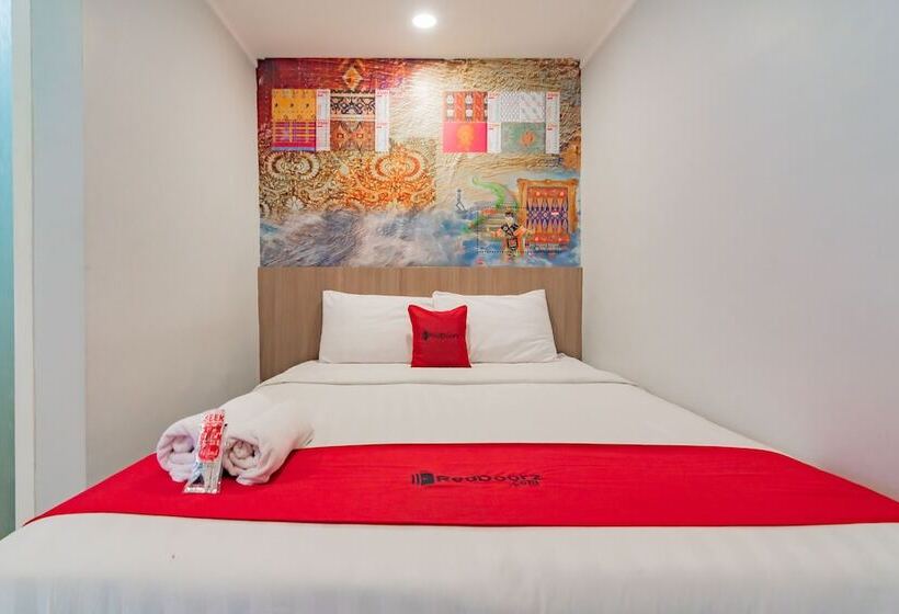 Номер Economy, Reddoorz Plus @ Point Phila Cihampelas