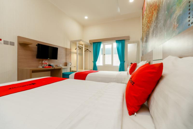 Номер Deluxe, Reddoorz Plus @ Point Phila Cihampelas