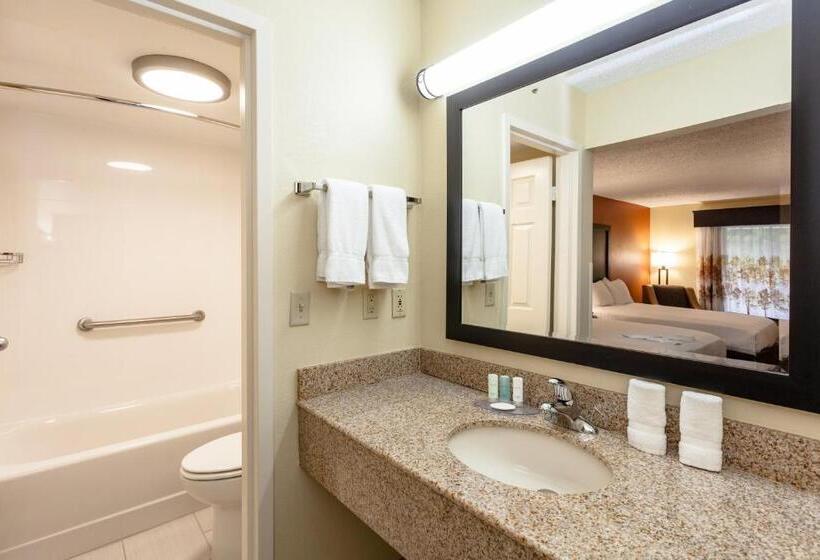 اتاق استاندارد, Clarion Inn Biltmore Village