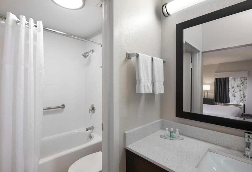 اتاق استاندارد, Clarion Inn Biltmore Village
