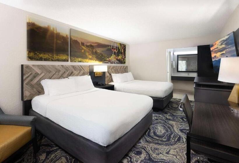 اتاق استاندارد, Clarion Inn Biltmore Village