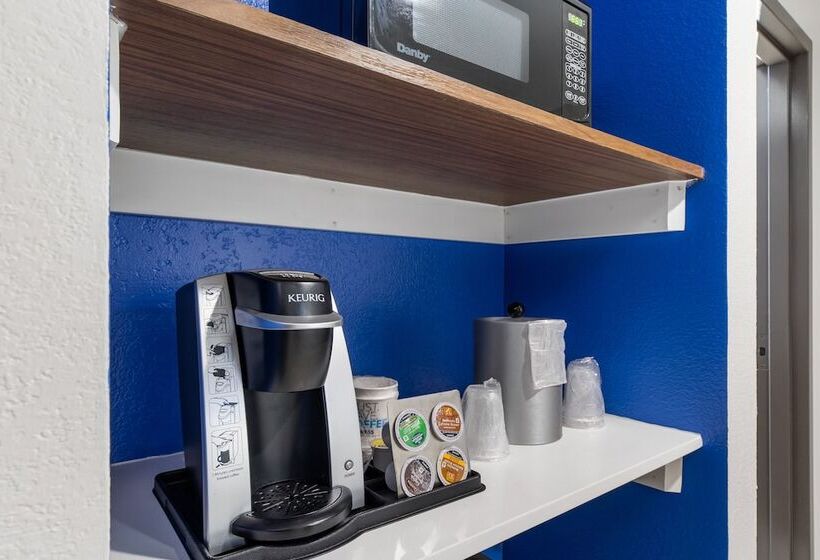 带2个双人床的标准工作室, Holiday Inn Express Harlingen By Ihg