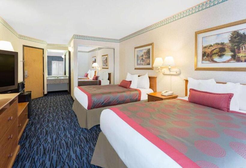 Номер Стандарт Адаптированный для Инвалидов, Ramada By Wyndham Kent Seattle Area