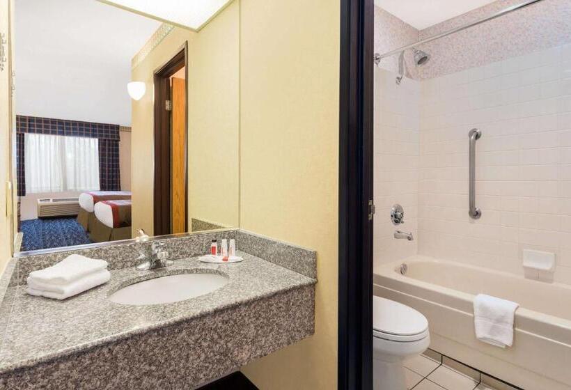 Номер Стандарт, Ramada By Wyndham Kent Seattle Area