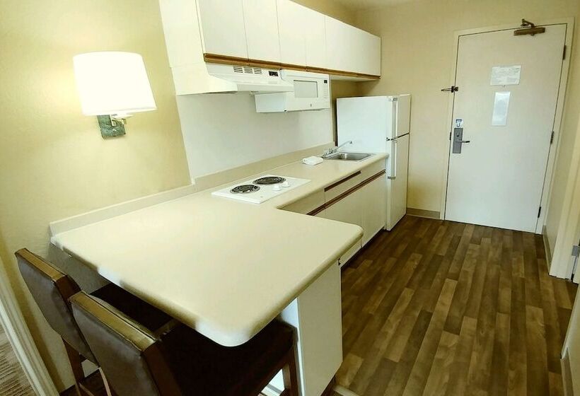 سوییت, Extended Stay America Suites  Kansas City  Overland Park  Nall Ave