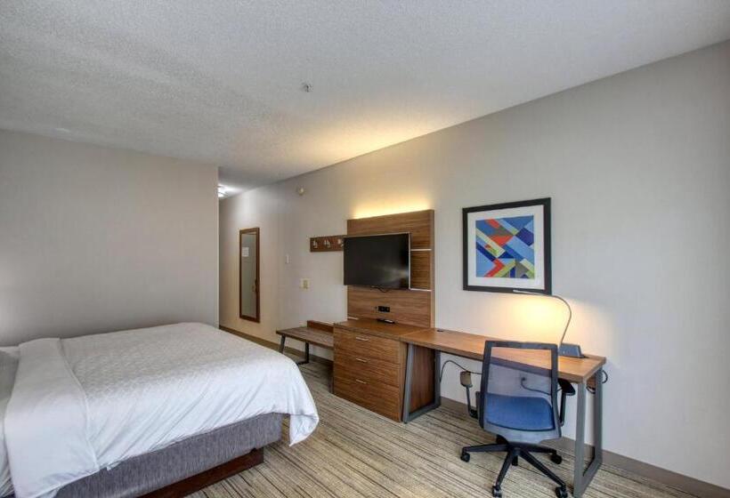 Стандартный Номер Кровать Кинг, Holiday Inn Express Hotel & Suites Oshkosh   State Route 41, An Ihg