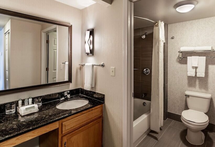 Люкс Кровать Кинг, Homewood Suites By Hilton Buffaloairport