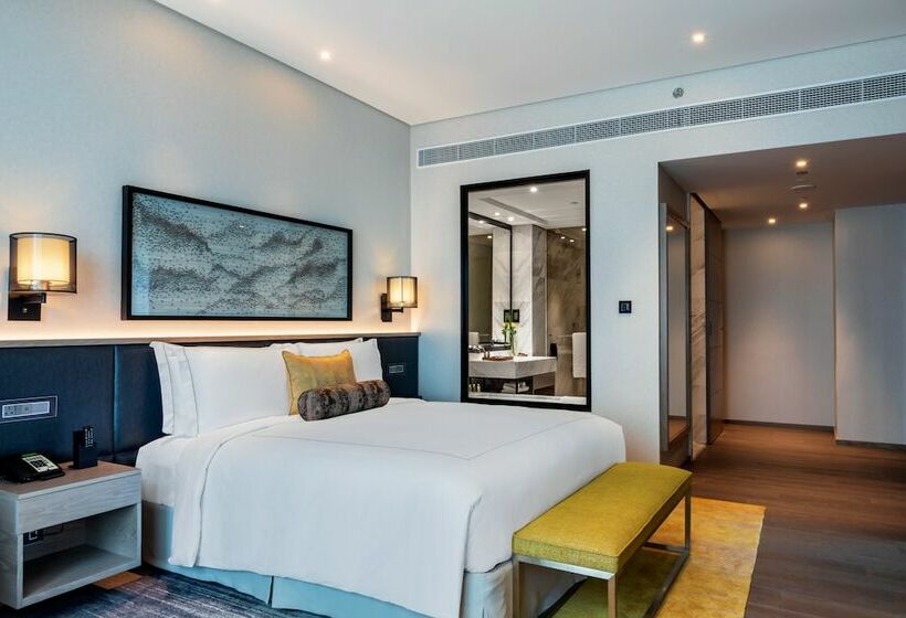 Номер Superior, Taj Jumeirah Lakes Towers