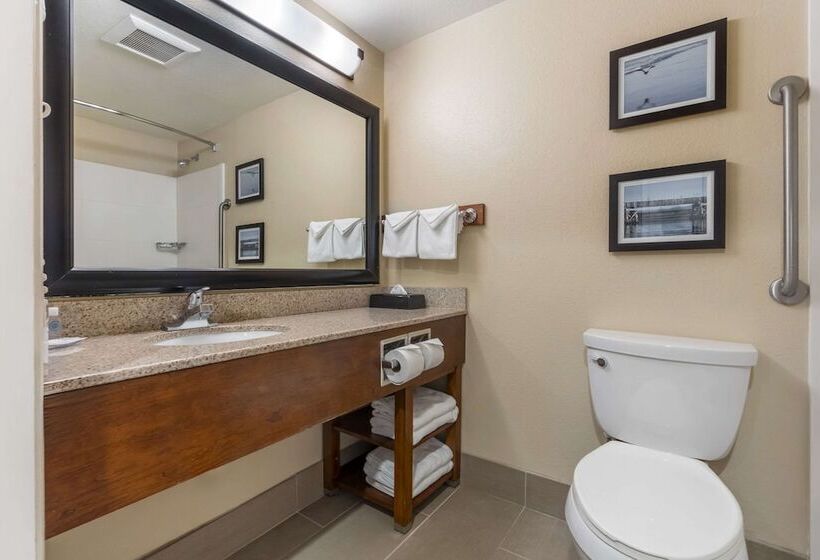 带2个双人床的标准工作室, Comfort Inn Arcata