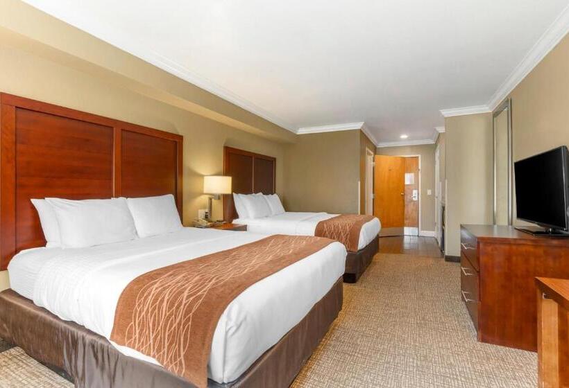 带2个双人床的标准工作室, Comfort Inn Arcata
