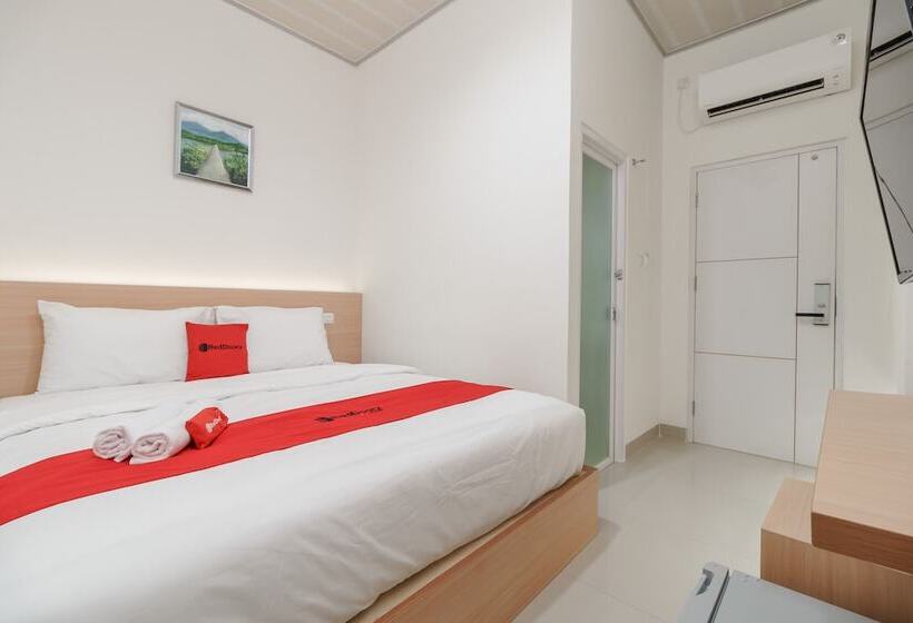 Номер Стандарт, Reddoorz Plus Near Rs Rk Charitas 2 Palembang