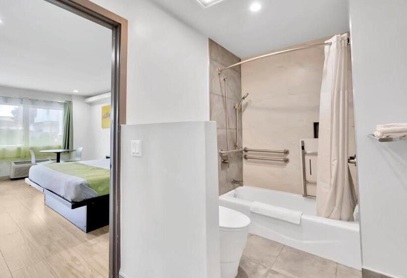 Номер Стандарт Кровать Кинг Адаптированный для Инвалидов, Exclusivo Inn And Suites