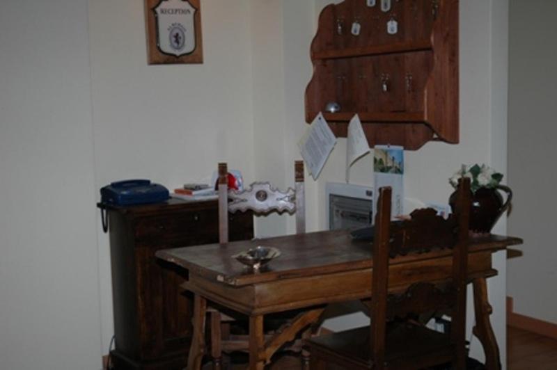 标准三人间, Albergo Montenerone