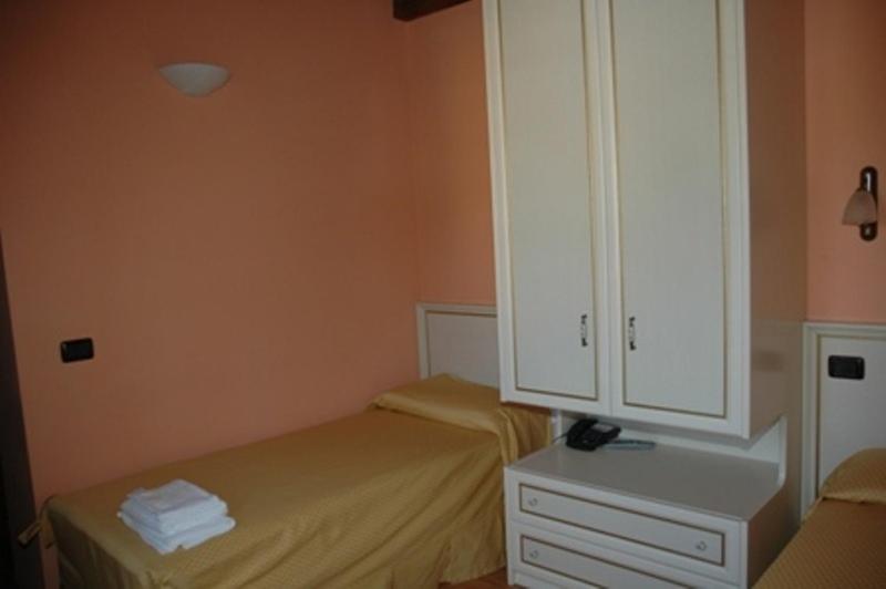 Номер Стандарт Трехместный, Albergo Montenerone