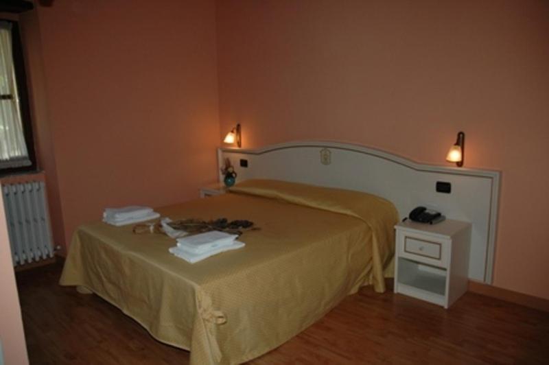 标准三人间, Albergo Montenerone