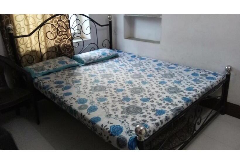 豪华房间, Budget Rooms On Vip Road