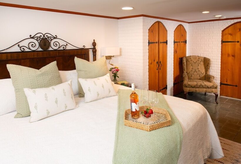Студия Стандарт, America's Cup Inn Newport