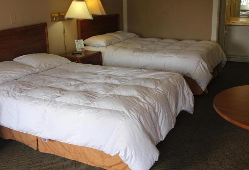 带2个双人床的标准工作室, Knights Inn Indianapolis