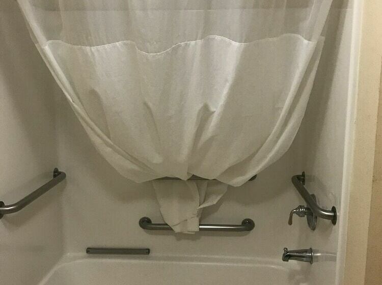 ２ダブルベッドのスタンダードルーム, Quality Inn Oak Ridge