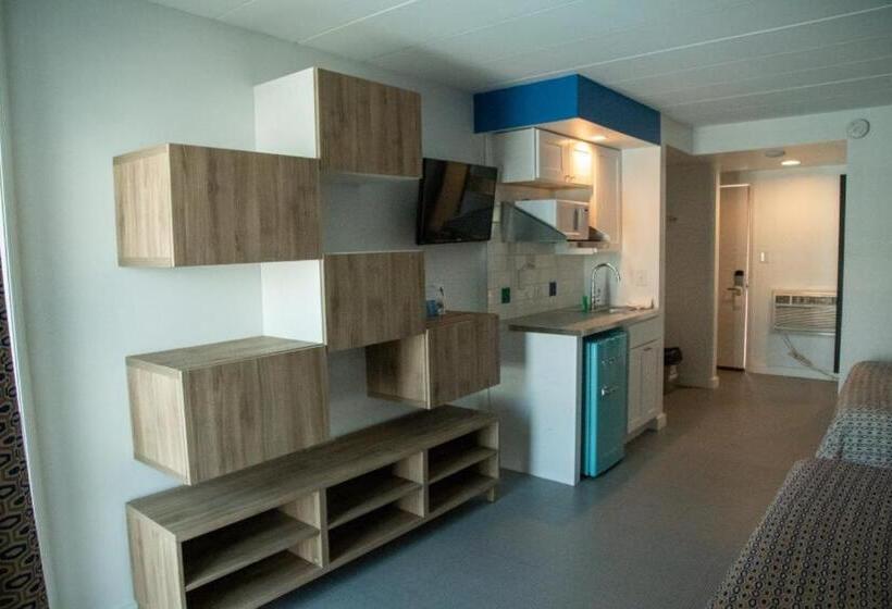 Номер Deluxe Вид на Бассейн, The Jolly Roger Motel
