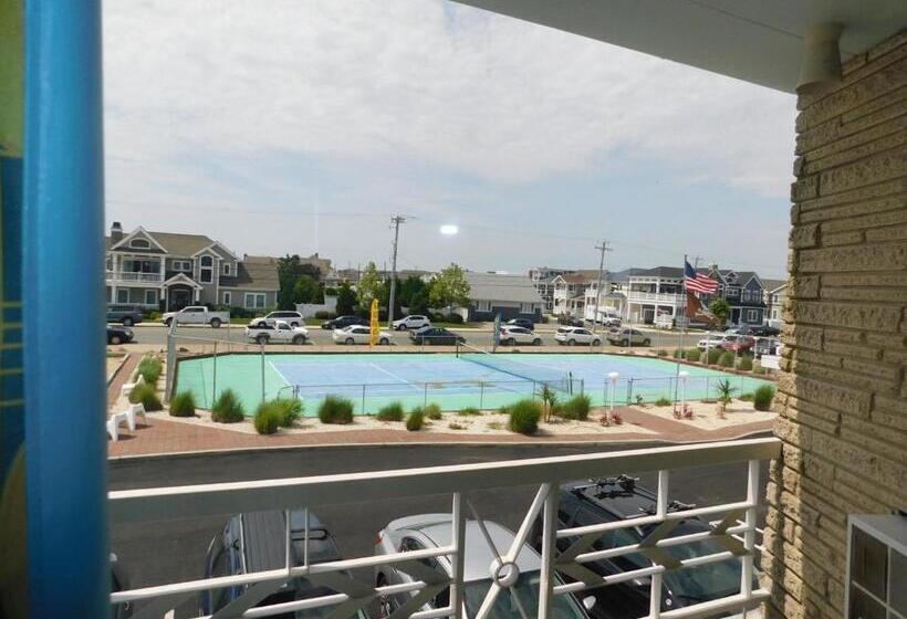 Номер Стандарт с Балконом, The Jolly Roger Motel