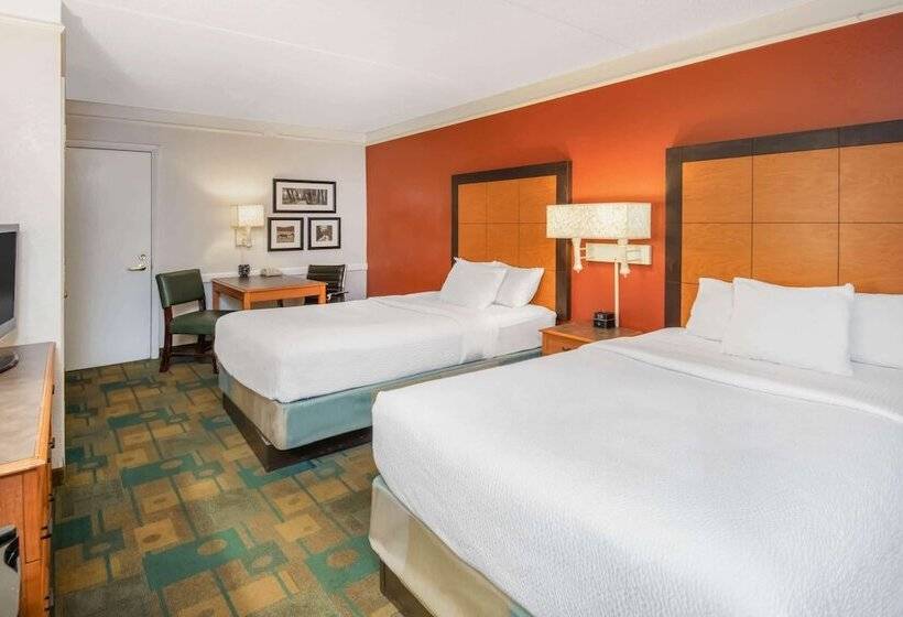 Номер Стандарт 2 Двуспальные Кровати, La Quinta Inn By Wyndham Colorado Springs Garden Of The Gods