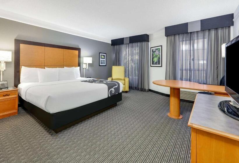 キングサイズベッドのデラックスルーム, La Quinta By Wyndham Dallas   Addison Galleria