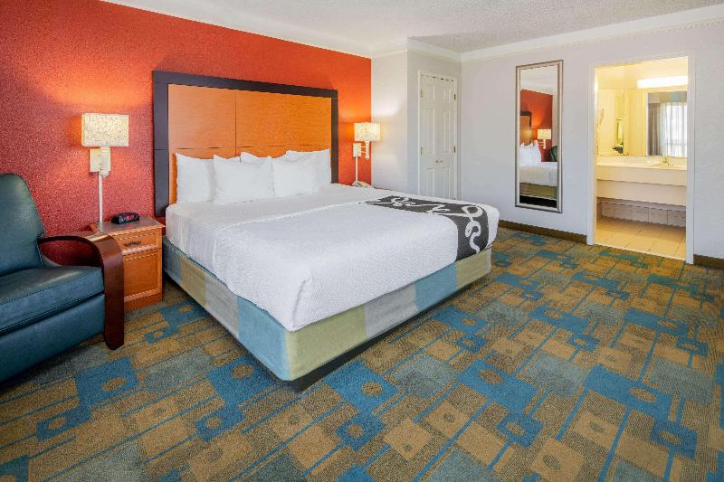 Номер Deluxe, La Quinta Inn & Suites By Wyndham Irvine Spectrum
