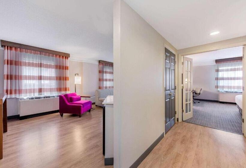 חדר דלוקס עם מיטת קינג, La Quinta By Wyndham New Orleans Downtown