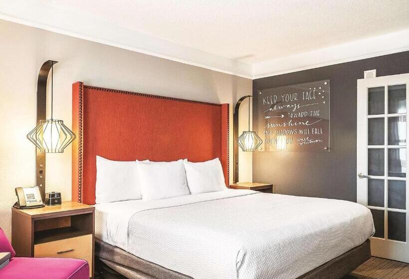 חדר דלוקס עם מיטת קינג, La Quinta By Wyndham New Orleans Downtown