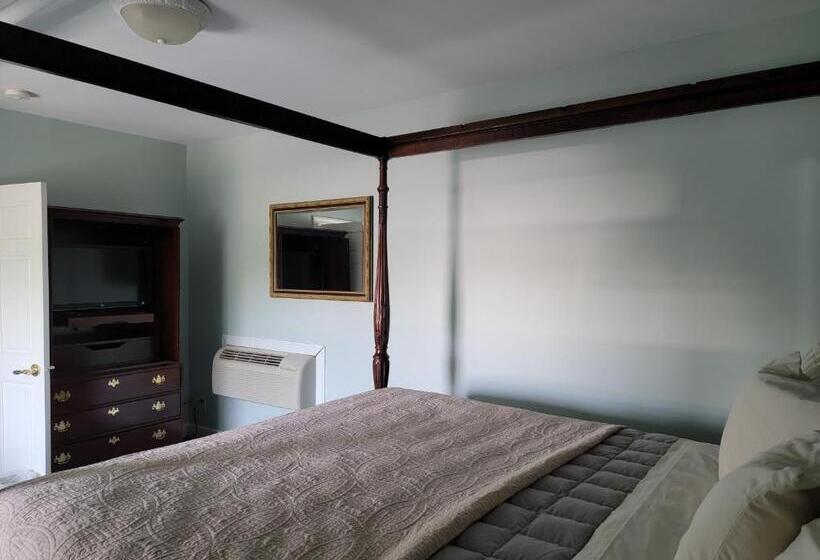 Люкс, Lowell Inn