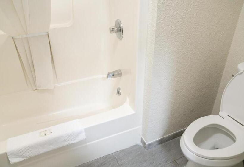 스탠다드 룸 킹사이즈 침대, Quality Inn Seymour I65