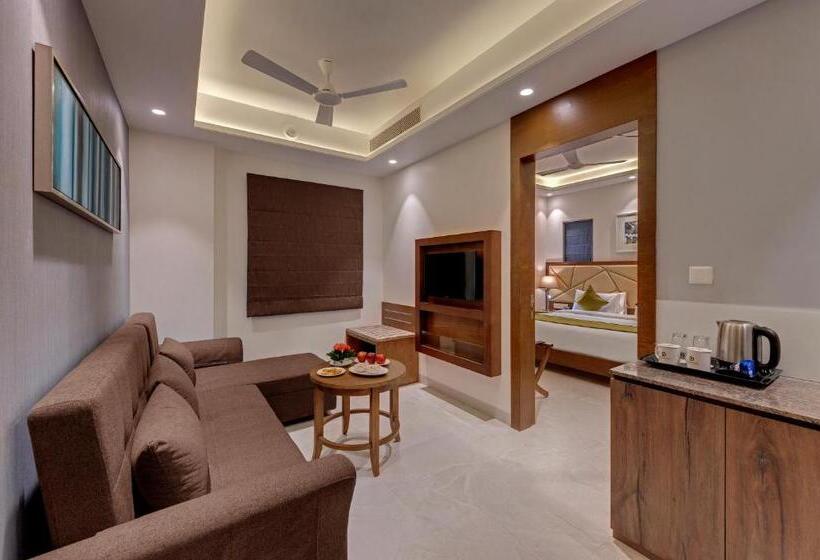 Люкс, Click Hotel Aurangabad