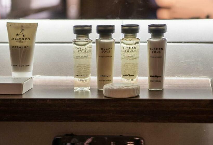 اتاق استاندارد برای معلولان, The White Orchid