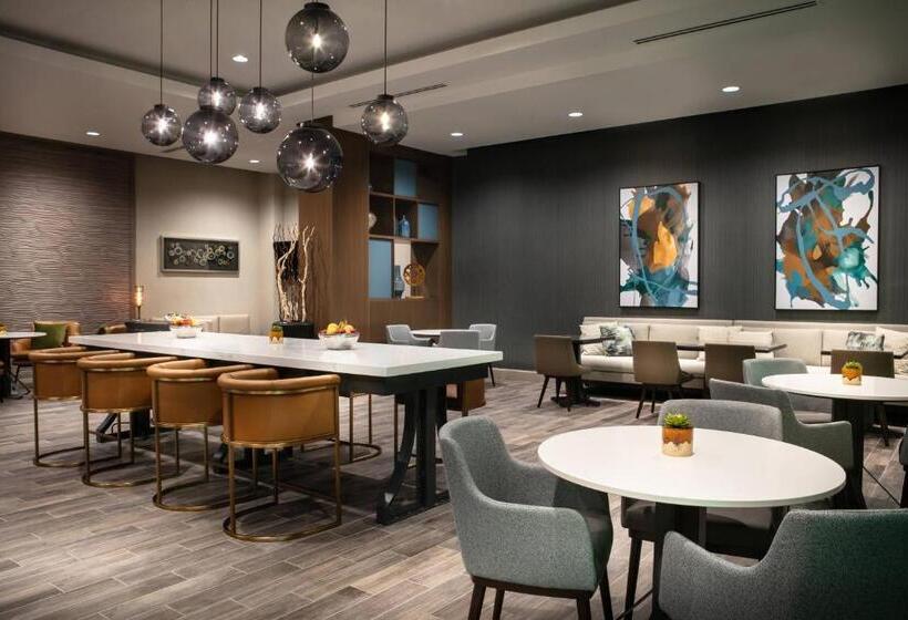 Номер Клуб Кровать Кинг, West Des Moines Marriott