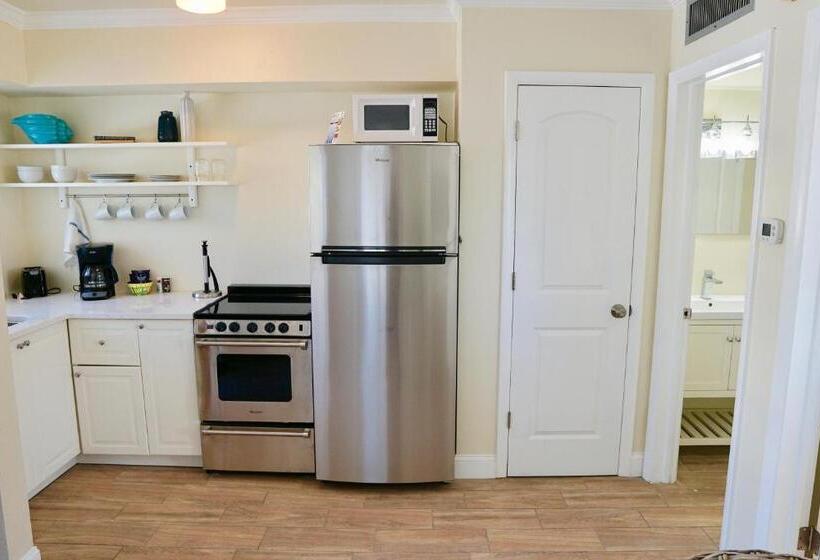 سوئیت با چشم‌انداز, The Molloy   Treasure Island Suites & Cottages