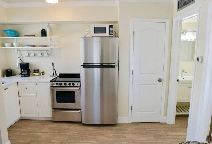 سوئیت با چشم‌انداز, The Molloy   Treasure Island Suites & Cottages