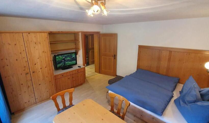 带2个卧室的公寓, Pension Appartements Via Claudia