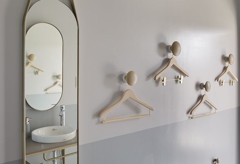غرفة قياسية, Anteroom Naha