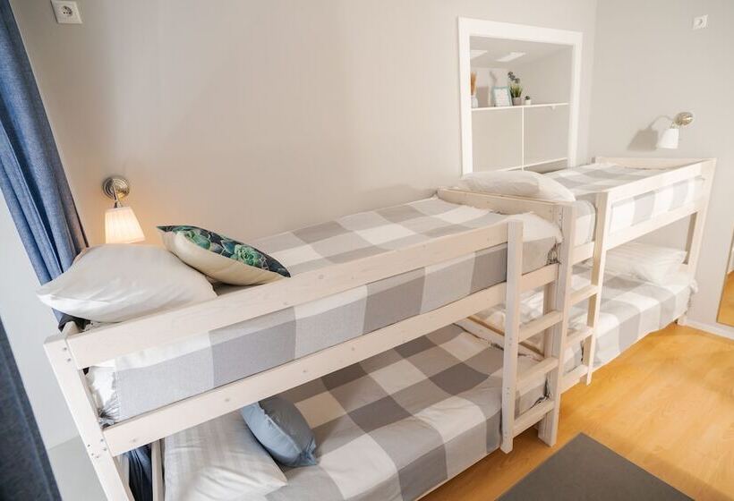 اتاق استاندارد با سرویس بهداشتی مشترک, Forrest House