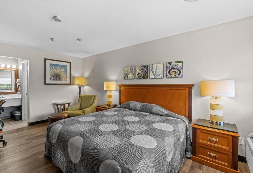 스탠다드 룸 킹사이즈 침대, Basecamp Puyallup A Travelodge By Wyndham