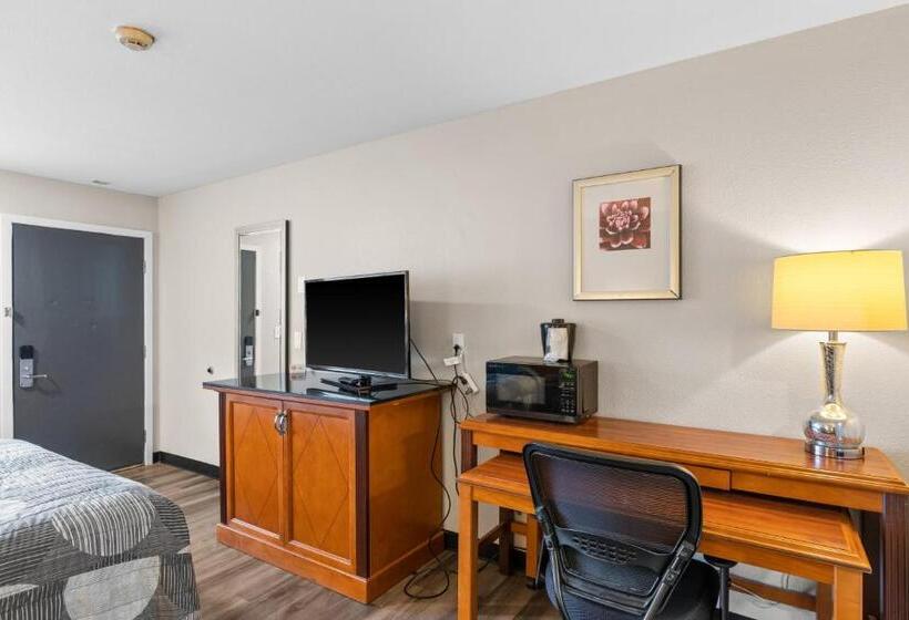 غرفة قياسية سرير كينج, Basecamp Puyallup A Travelodge By Wyndham